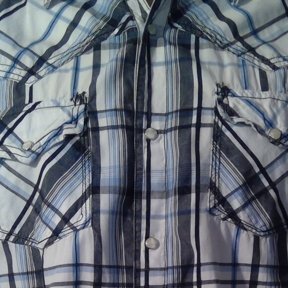 BKE Men's Long Sleeve Button-Up Blue and White Plaid Shirt (Size Medium) - Picture 10 of 10